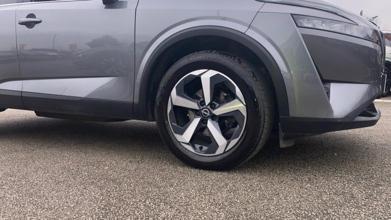 Nissan Qashqai 1.3 DiG-T MH N-Connecta 5dr Petrol Hatchback